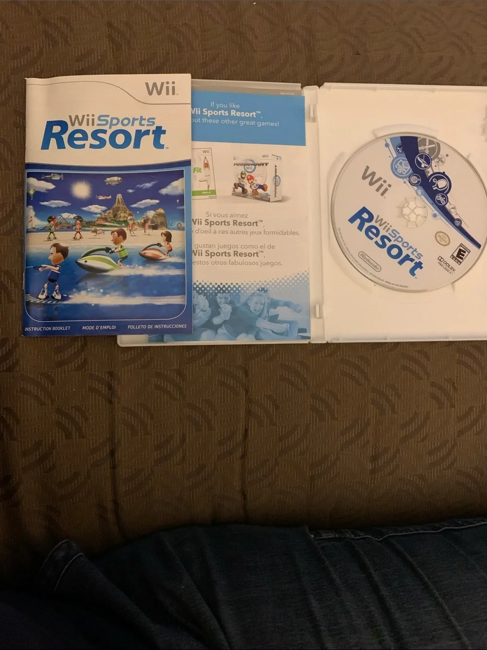 Nintendo Wii Sports Resort Game - Picture 4 of 5